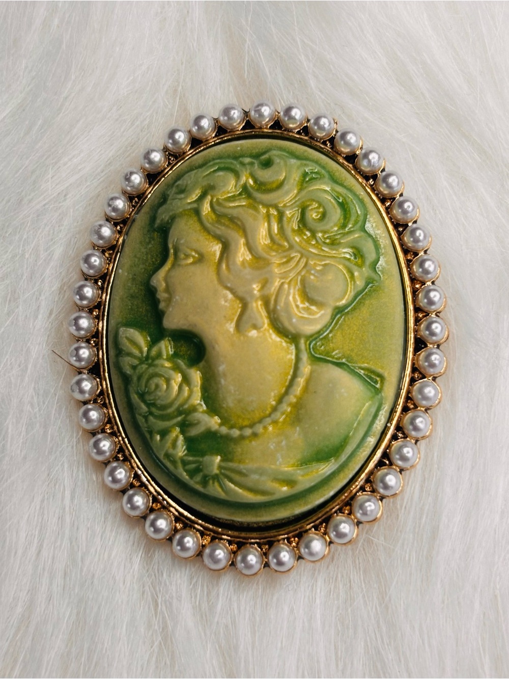 Green Cameo Lady Brooch – Faux Pearl Gold Tone Frame